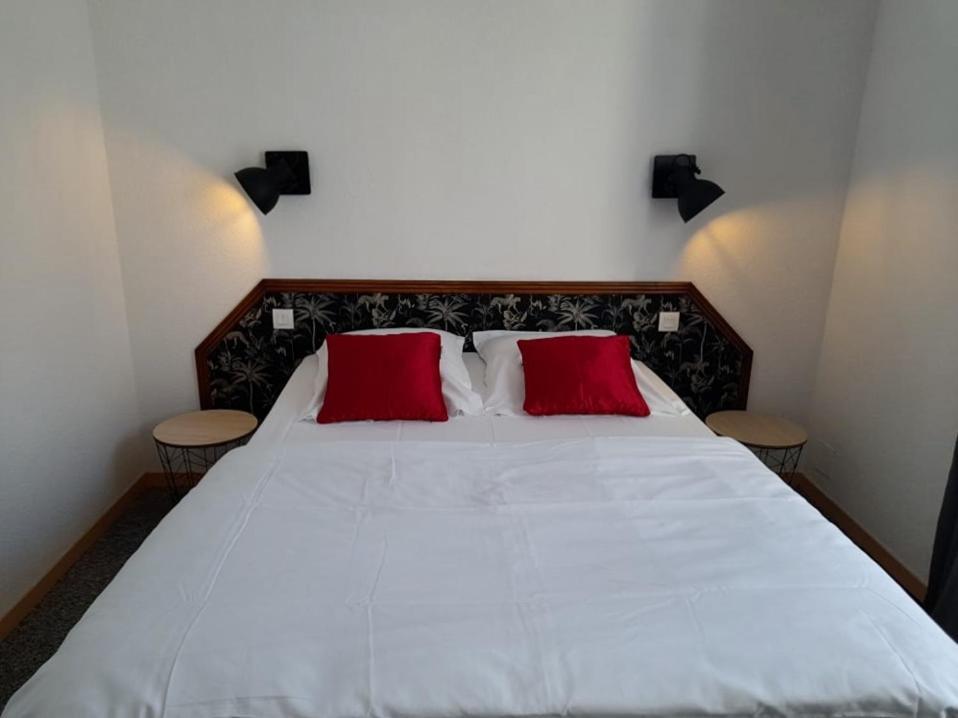 Hotel Les Deux Porches Verrieres  Екстериор снимка