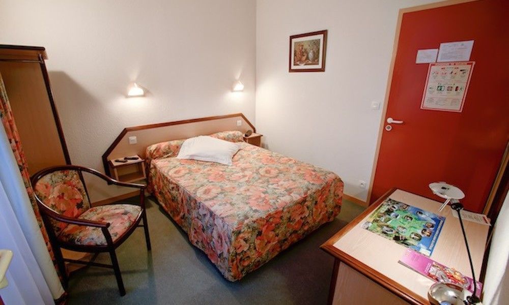 Hotel Les Deux Porches Verrieres  Екстериор снимка