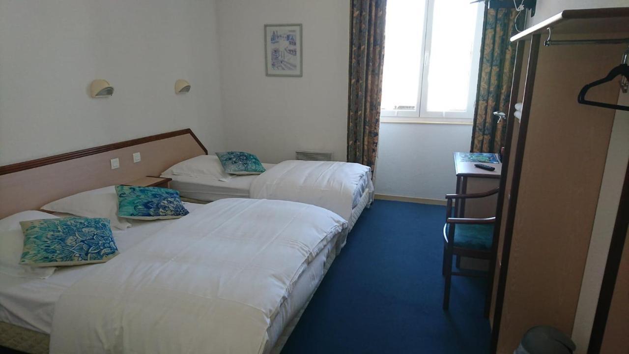 Hotel Les Deux Porches Verrieres  Екстериор снимка