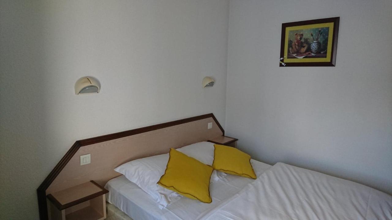 Hotel Les Deux Porches Verrieres  Екстериор снимка