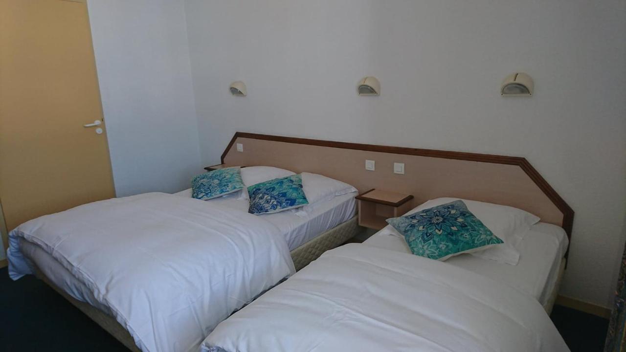 Hotel Les Deux Porches Verrieres  Екстериор снимка
